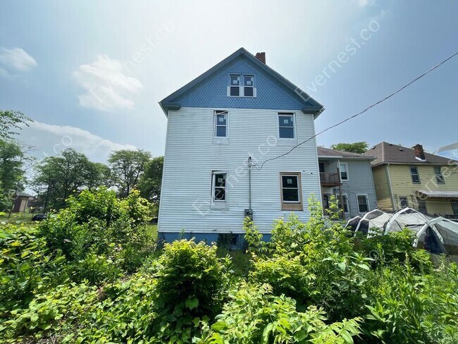 Building Photo - 291 Englewood St