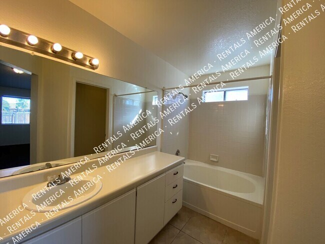 Building Photo - 1742 W Chardonnay Dr