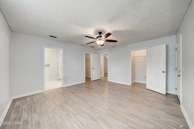 Building Photo - 3127 Douglas Rd