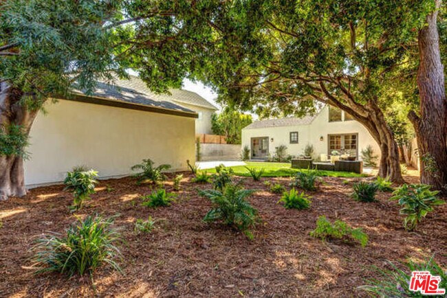Building Photo - 6533 Hayes Dr