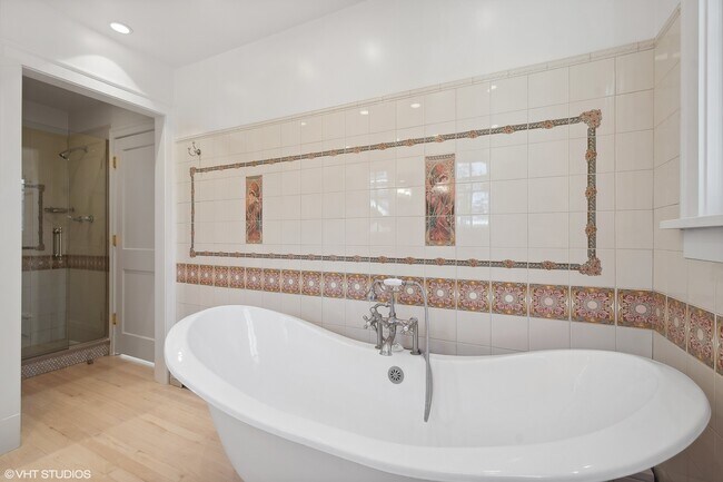 Building Photo - 619 Forest Ave