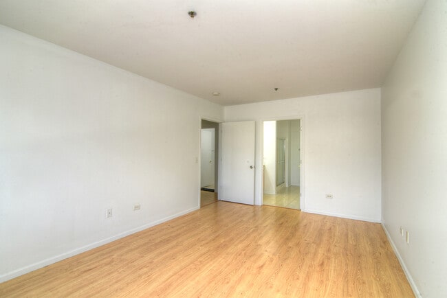 Building Photo - 881 N Swift Rd