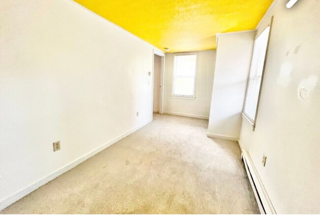 Building Photo - 38 Sherman St