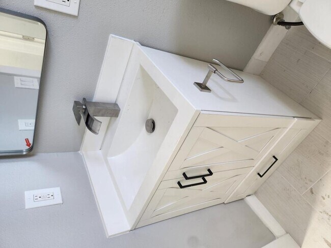 Building Photo - 2422 23rd St S