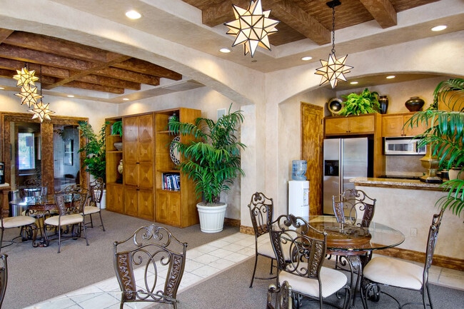 Building Photo - 1668 Hope Dr