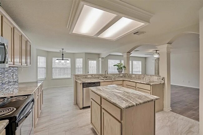 Building Photo - 511 Elm Ridge Dr