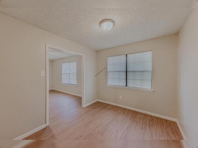 Building Photo - 7315 Russwood Ln E