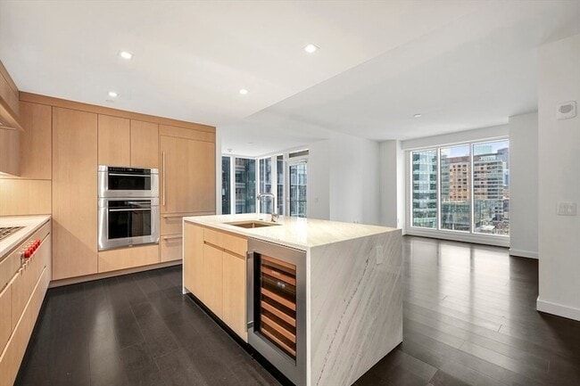 Building Photo - 150 Seaport Blvd