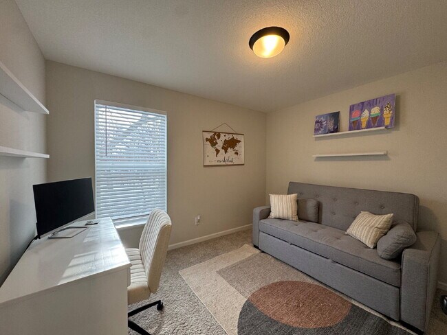 Building Photo - "Spacious 3-Bedroom Townhouse Oasis in West St Paul – 2.5 Baths & 2,268 Sq Ft of Comfort!"