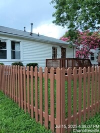 Building Photo - Cute Cottage in Belmont!