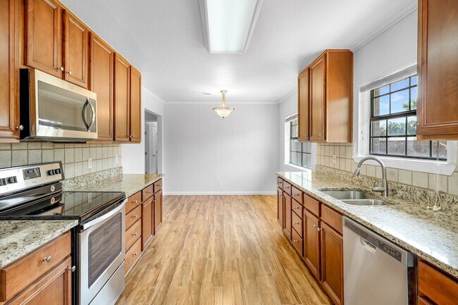 Building Photo - 3052 Cameo Ln