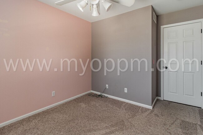 Building Photo - Stunning 3 Bedroom / 2 Bathroom Home | Mil...