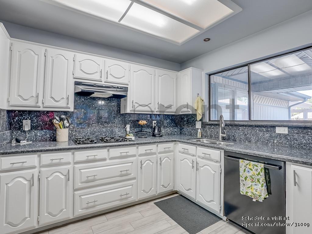 Building Photo - 4211 Meadow Ridge Dr