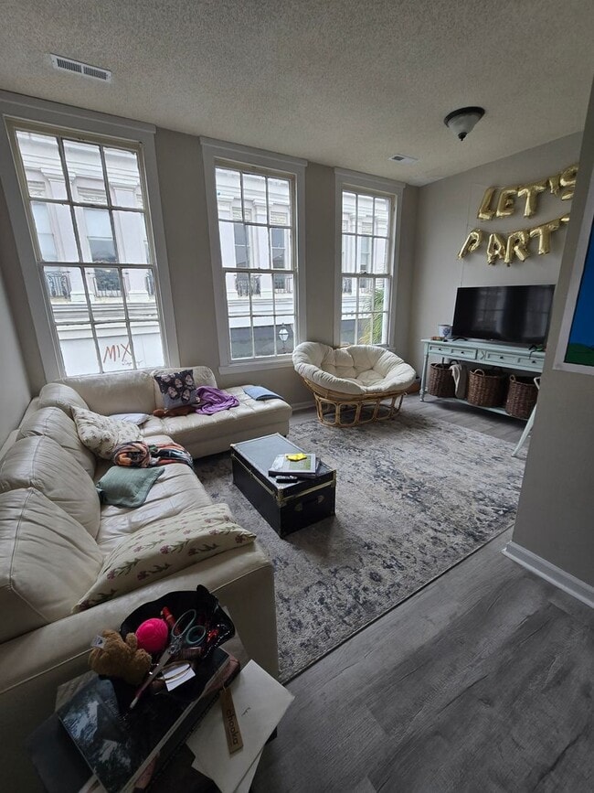 Building Photo - 322K