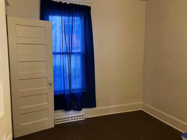 Building Photo - 418 Division St