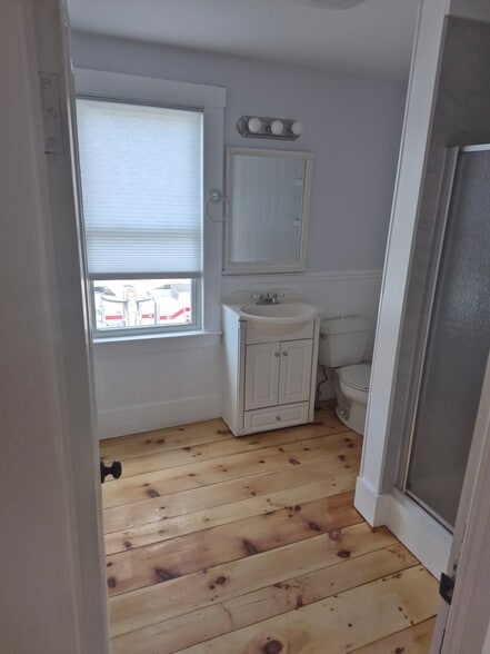 Building Photo - 9 Maple St