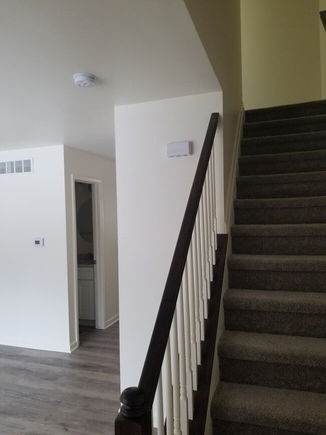 Building Photo - 1023 Glengary Rd