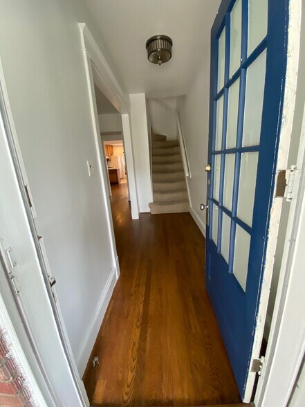 Entrance Foyer - 112 N Peyton St