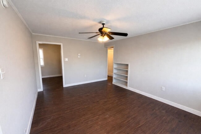 Building Photo - 210 Highview Ave