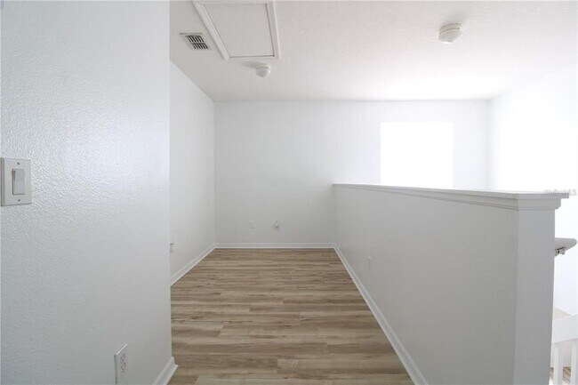 Building Photo - 16543 Cedar Run Dr