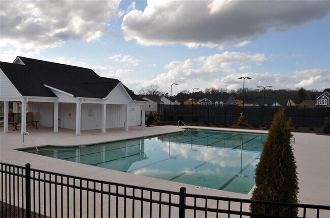 Building Photo - 5745 Thornton Dr