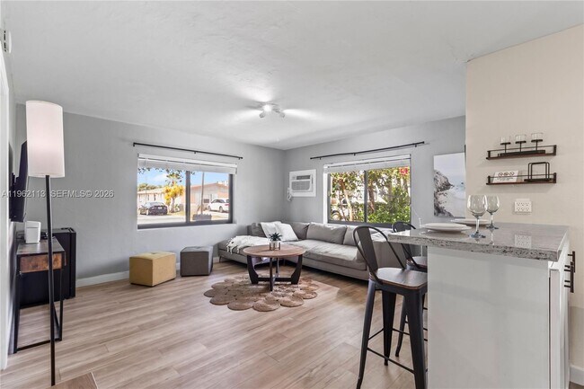 Building Photo - 715 NE 6th St