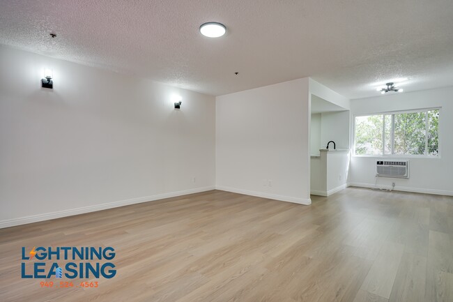 Building Photo - 13910 Sayre St