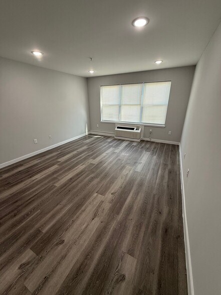Building Photo - 169 16th Ave