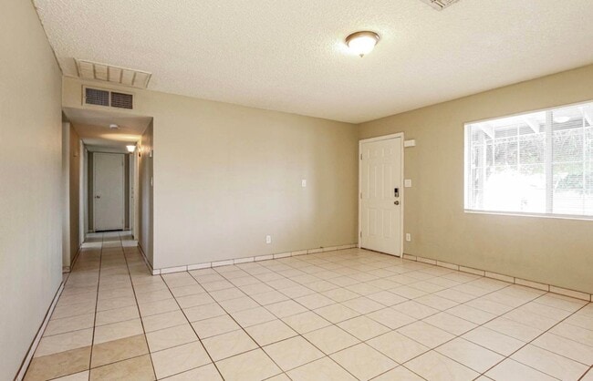 Building Photo - 3802 W Glendale Ave