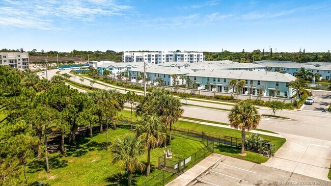 Building Photo - 373 SE Sea Hunt Way