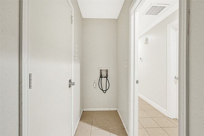 Building Photo - 5538 Fairview Forest Dr