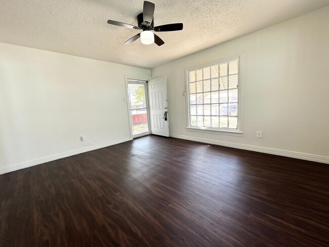 Building Photo - 111 Avenue U