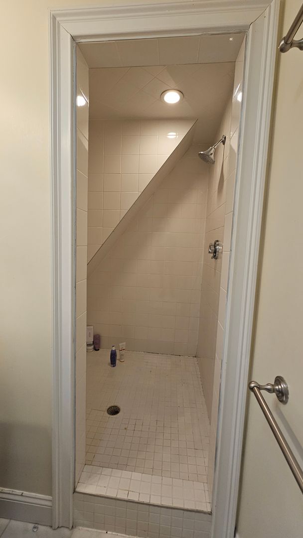 Building Photo - Live Next Door to BC! 6bd/2.5bath available for 8/31/2027!