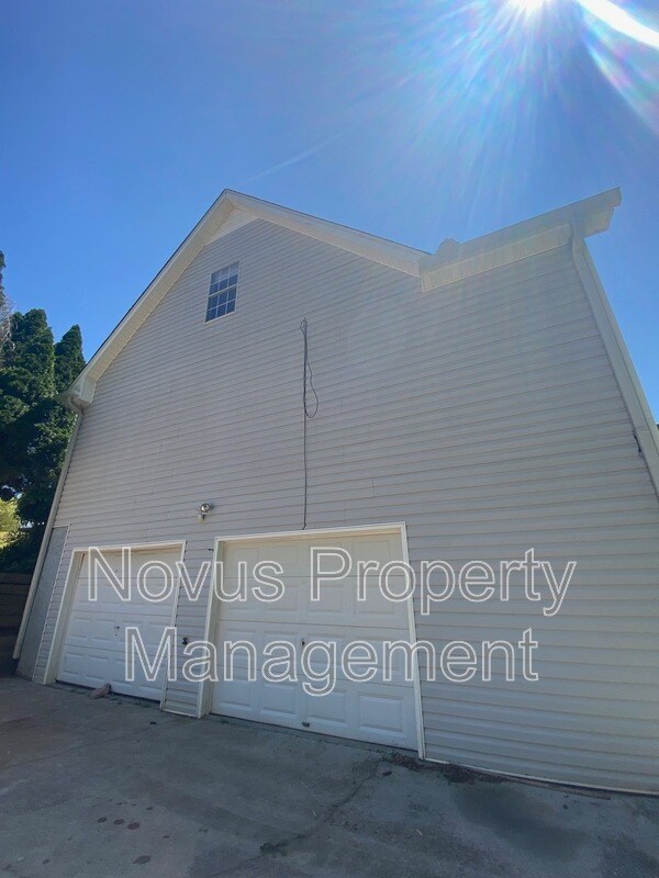 Building Photo - 88 River Ridge Dr