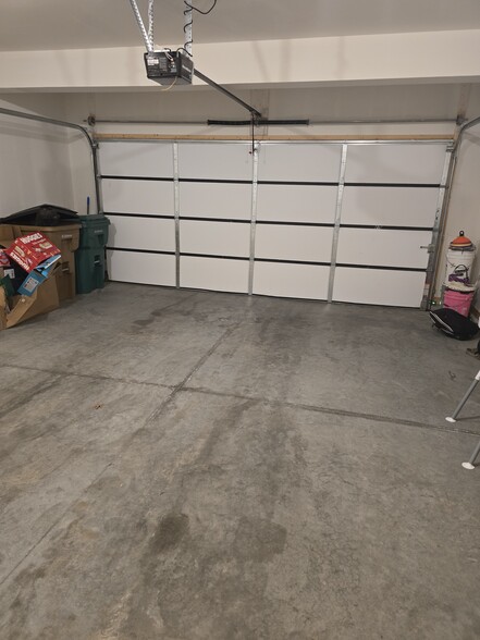 Building Photo - 6923 Bluebell Ct