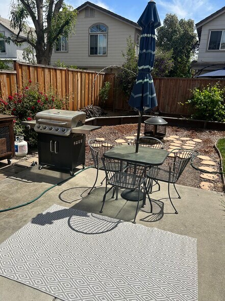 Building Photo - 9336 Lariat Dr