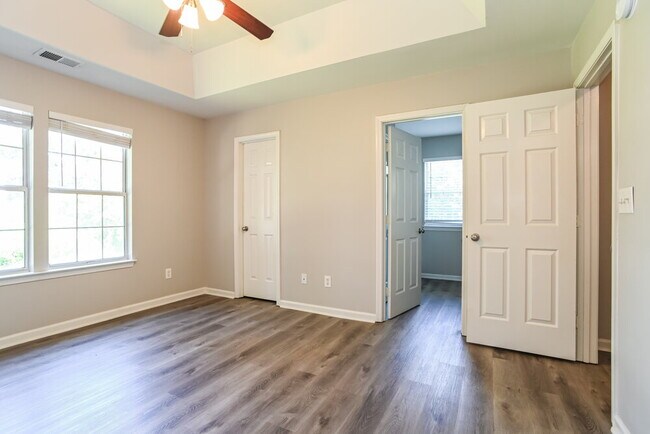 Building Photo - 3705 Arthur St