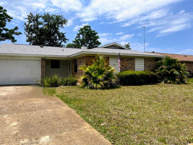 Primary Photo - 137 Deville Dr