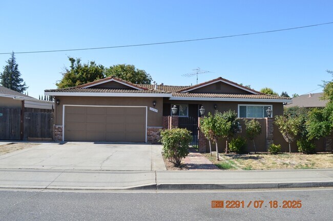 Primary Photo - 4504 E Monte Vista Ave