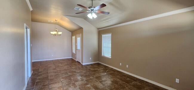 Building Photo - 3/2 duplex close to Clear Creek Gate viewable 8/05/2026