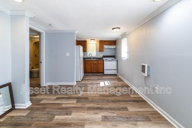 Building Photo - 608 Lester Rd
