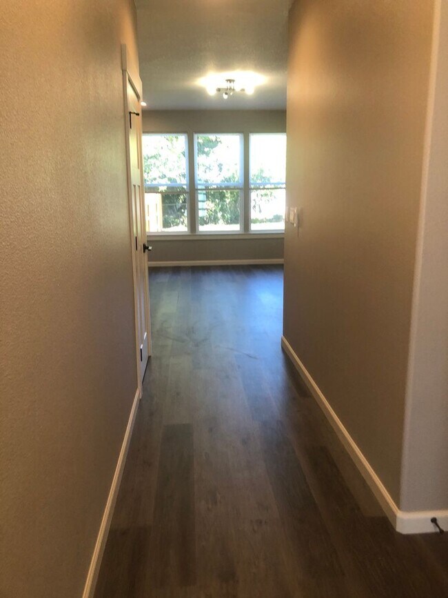 Building Photo - M2243
