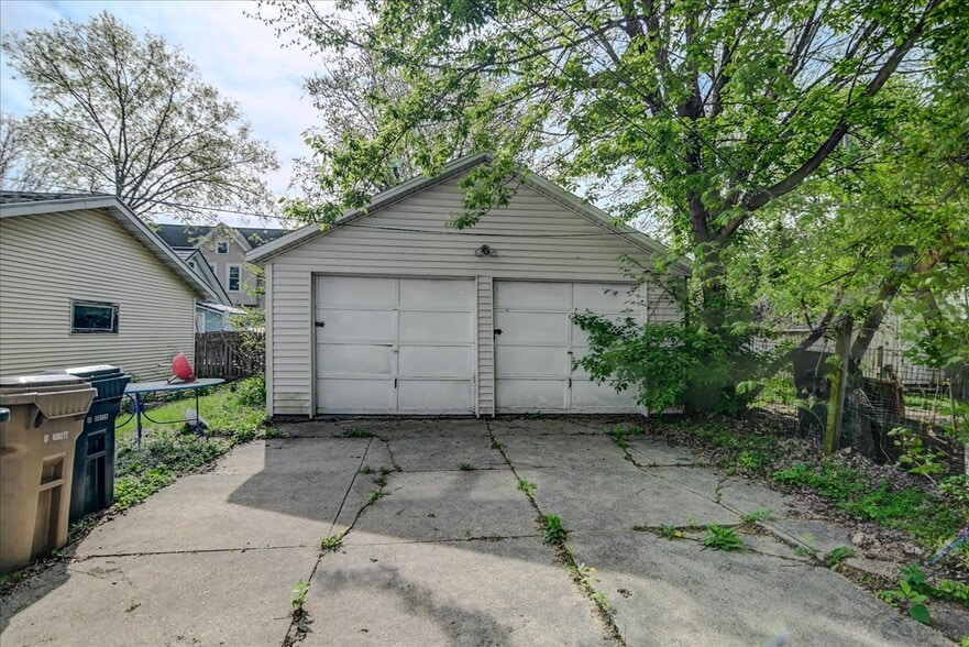 Building Photo - 205 S Fair Oaks Ave