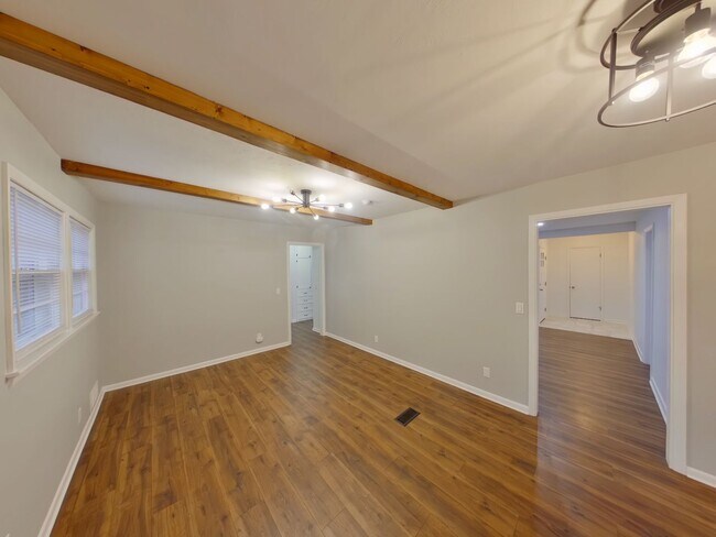 Building Photo - 3534 W 11th St N