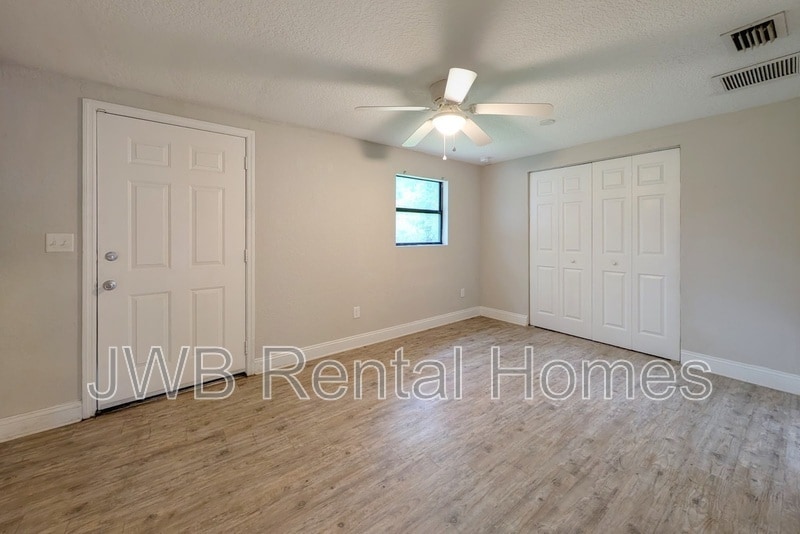Building Photo - 3055 2nd St Cir