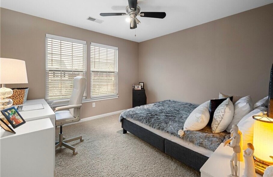 Building Photo - 294 Maple Ridge Dr