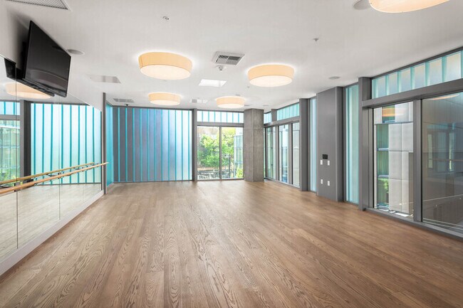 Building Photo - 121 Stewart St