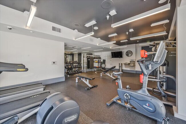 Building Photo - 315 J St