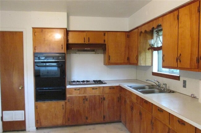 Building Photo - 301 El Paso St SW