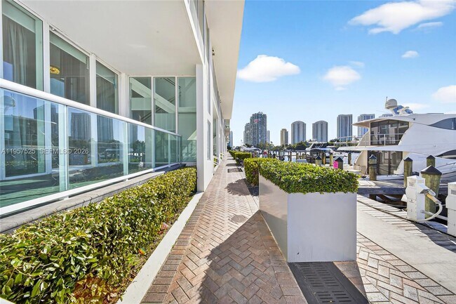 Building Photo - 400 Sunny Isles Blvd